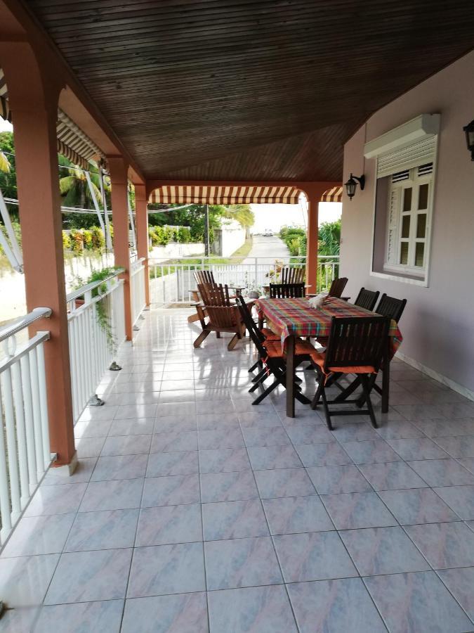 Hebergement Mouchas F4 - Dans Villa Les Polycias Sainte-Luce Exterior photo