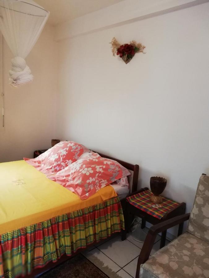 Hebergement Mouchas F4 - Dans Villa Les Polycias Sainte-Luce Exterior photo