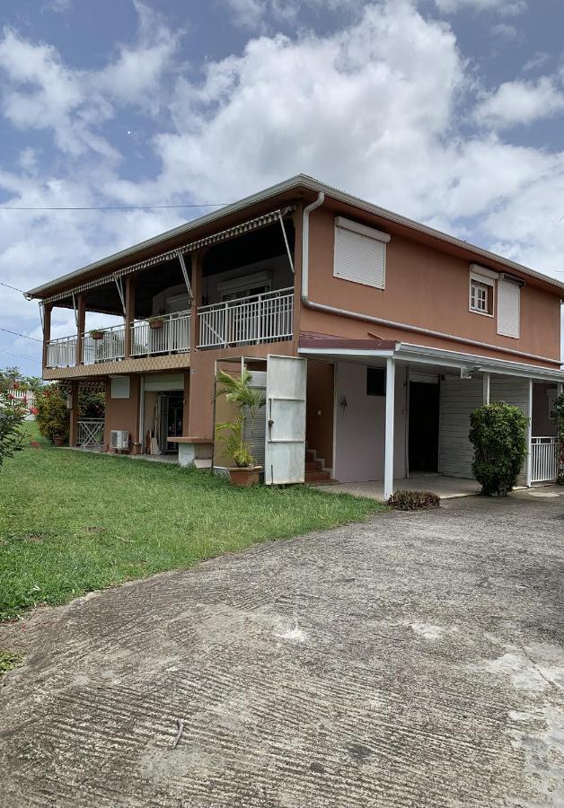 Hebergement Mouchas F4 - Dans Villa Les Polycias Sainte-Luce Exterior photo