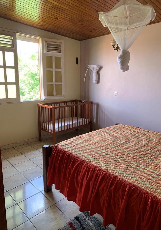 Hebergement Mouchas F4 - Dans Villa Les Polycias Sainte-Luce Exterior photo