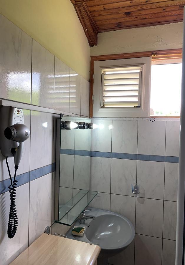 Hebergement Mouchas F4 - Dans Villa Les Polycias Sainte-Luce Exterior photo