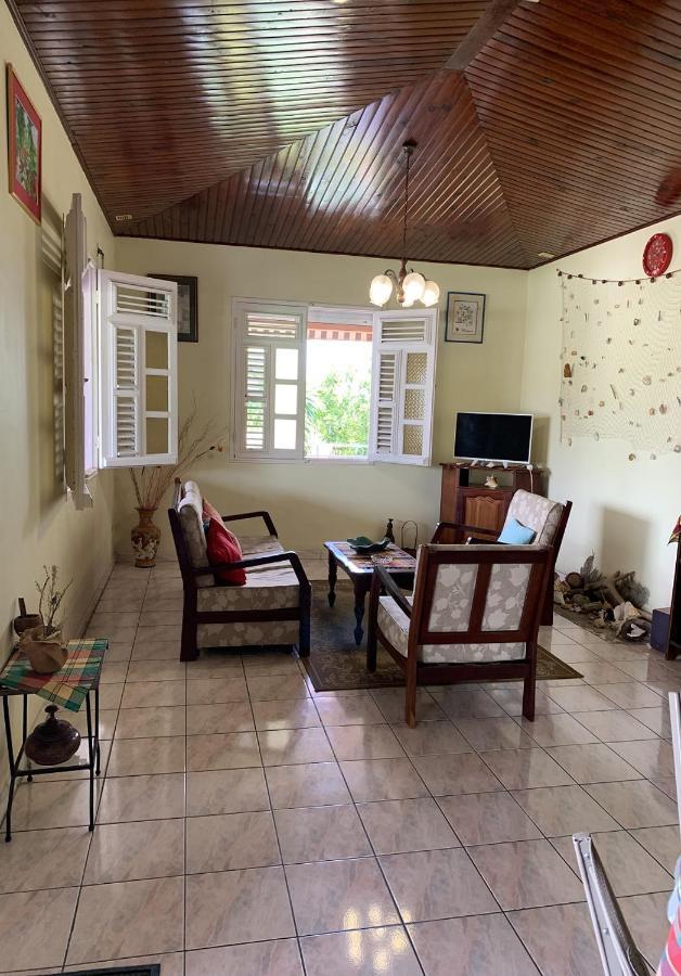 Hebergement Mouchas F4 - Dans Villa Les Polycias Sainte-Luce Exterior photo