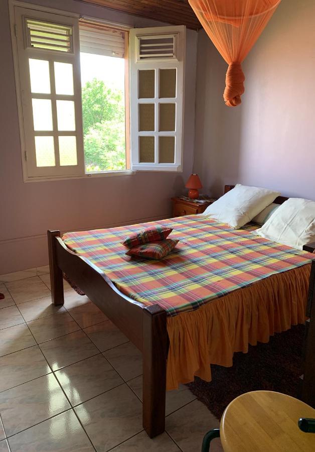 Hebergement Mouchas F4 - Dans Villa Les Polycias Sainte-Luce Exterior photo